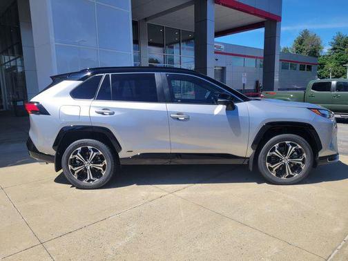 2025 Toyota RAV4 Hybrid SE
