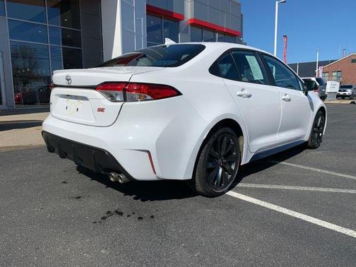 Ice Cap 2023 Toyota Corolla SE