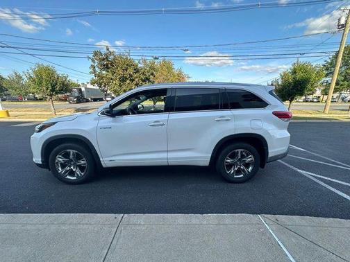 2019 Toyota Highlander Hybrid Platinum