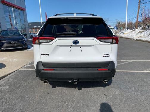 2022 Toyota RAV4 Hybrid XLE