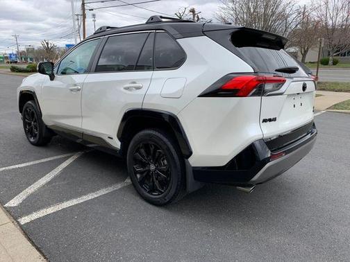 2022 Toyota RAV4 Hybrid SE