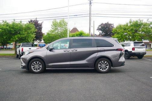 2021 Toyota Sienna XLE 8 Passenger