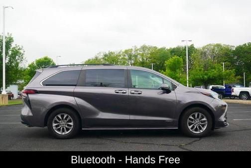 2021 Toyota Sienna XLE 8 Passenger