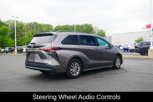 2021 Toyota Sienna XLE 8 Passenger