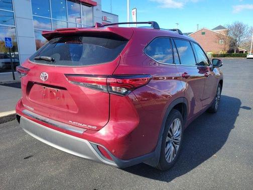2022 Toyota Highlander Platinum