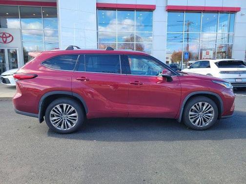 2022 Toyota Highlander Platinum