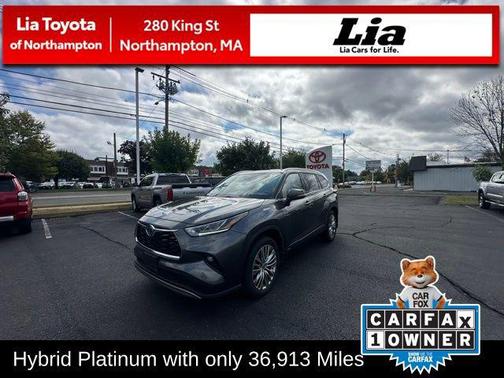 2022 Toyota Highlander Hybrid Platinum