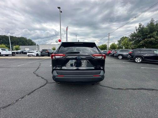 2022 Toyota RAV4 Hybrid XLE