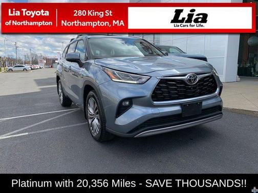 Moon Dust 2023 Toyota Highlander Platinum