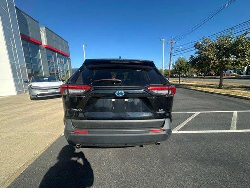 2022 Toyota RAV4 Hybrid LE