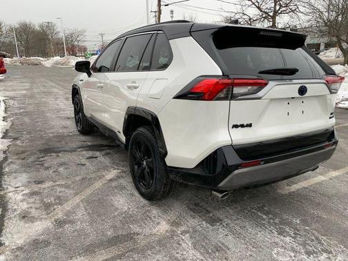 2021 Toyota RAV4 Hybrid SE