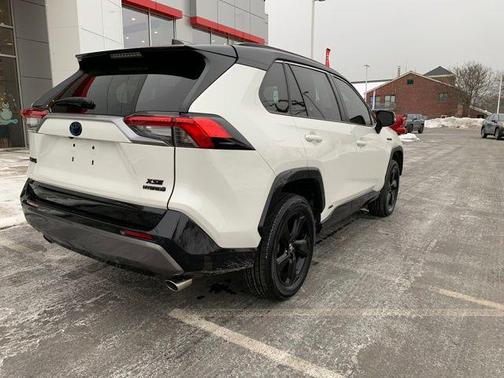 2021 Toyota RAV4 Hybrid SE