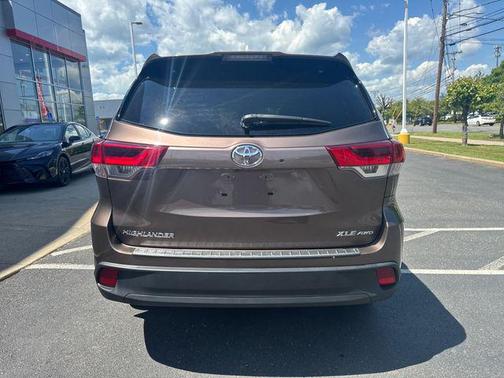 Toasted Walnut Pearl 2019 Toyota Highlander XLE