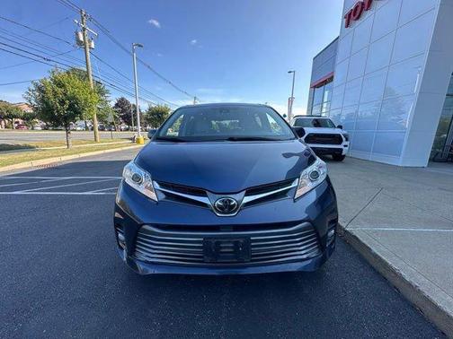 2018 Toyota Sienna XLE