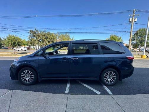 2018 Toyota Sienna XLE