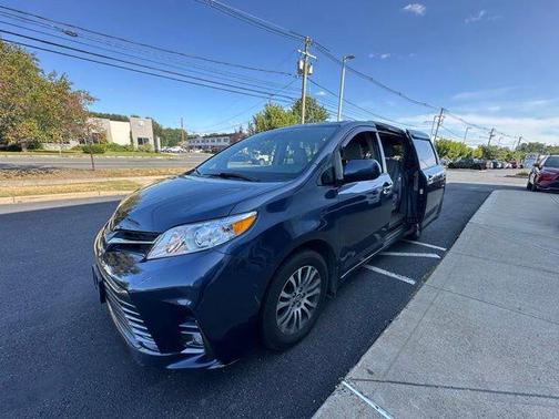 2018 Toyota Sienna XLE