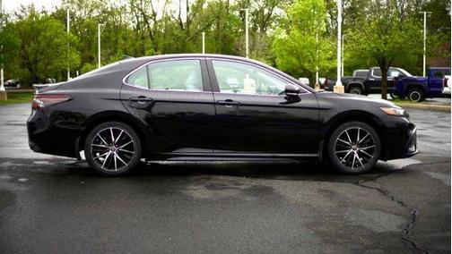 2024 Toyota Camry Hybrid SE