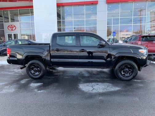 2017 Toyota Tacoma SR