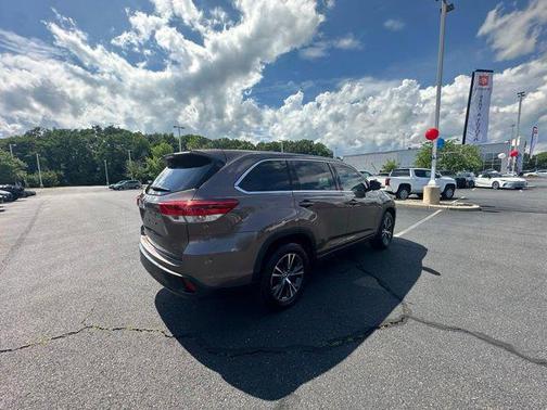2017 Toyota Highlander LE I4