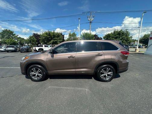 2017 Toyota Highlander LE I4