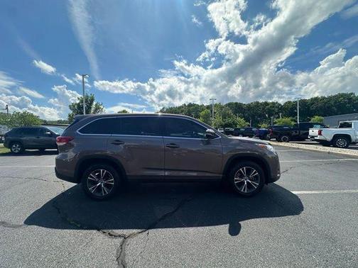 2017 Toyota Highlander LE I4