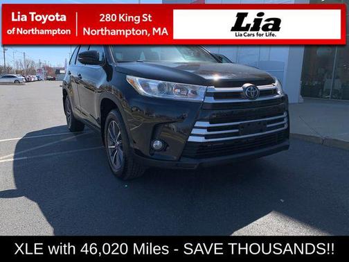 Midnight Black Metallic 2019 Toyota Highlander XLE