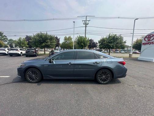 2021 Toyota Avalon Hybrid XSE