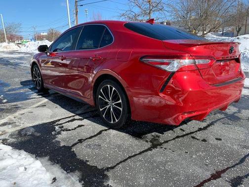 2020 Toyota Camry SE