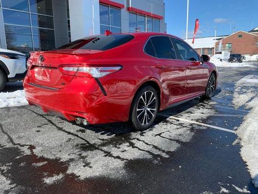 2020 Toyota Camry SE