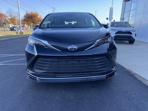 2024 Toyota Sienna XLE