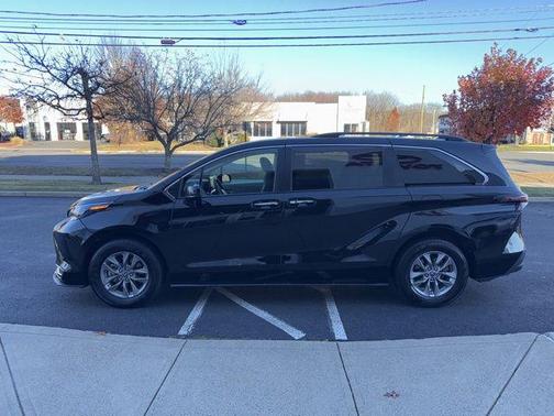 2024 Toyota Sienna XLE