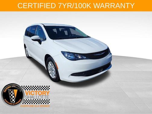 2022 Chrysler Voyager LX