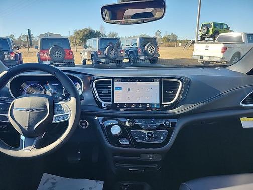 Bright White Clear-Coat Exterior Paint 2026 Chrysler Pacifica L