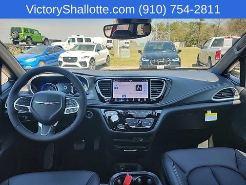 Red Hot Pearl-Coat Exterior Paint 2026 Chrysler Pacifica L