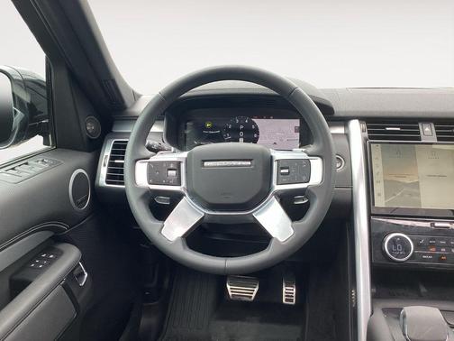 2024 Land Rover Discovery P300 Dynamic SE