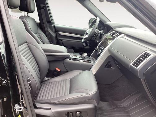 2024 Land Rover Discovery P300 Dynamic SE