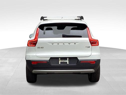 2020 Volvo XC40 T5 Momentum