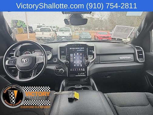 Diamond Black Crystal Pearlcoat 2024 RAM 1500 Big Horn/Lone Star