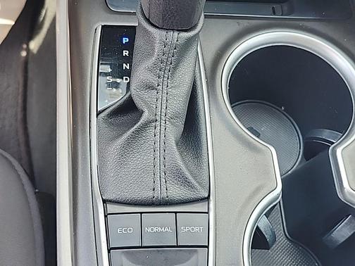 Ice 2023 Toyota Camry LE
