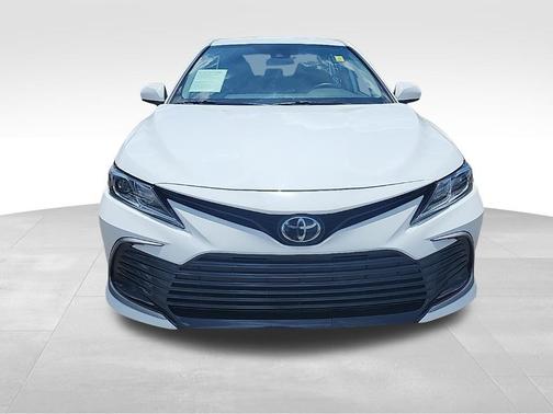 Ice 2023 Toyota Camry LE