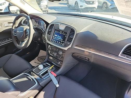 2022 Chrysler 300 Touring