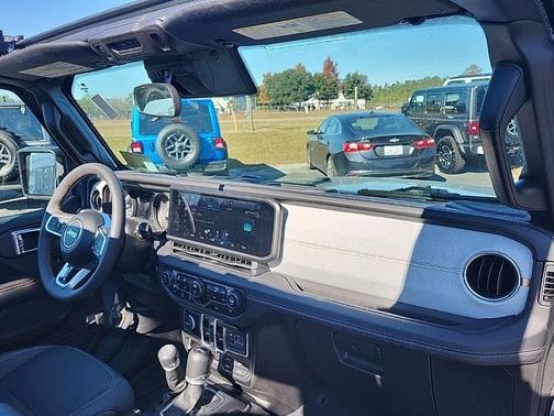 2024 Jeep Wrangler 4-Door Sahara 4x4