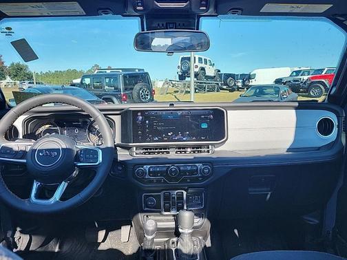 2024 Jeep Wrangler 4-Door Sahara 4x4