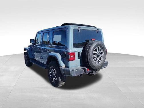 2024 Jeep Wrangler 4-Door Sahara 4x4