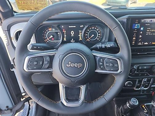 2024 Jeep Wrangler 4-Door Sahara 4x4