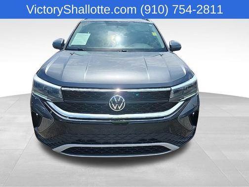 Platinum Gray Metallic 2022 Volkswagen Taos 1.5T SE