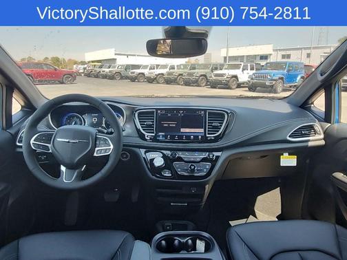 Hydro Blue Pearl-Coat Exterior Paint 2026 Chrysler Pacifica L