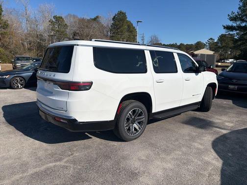 2024 Jeep Wagoneer L Series II 4x2