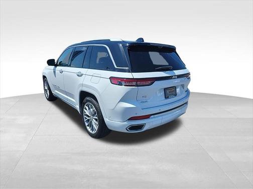 2022 Jeep Grand Cherokee Summit