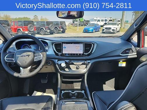 Red Hot Pearl-Coat Exterior Paint 2026 Chrysler Pacifica Limited